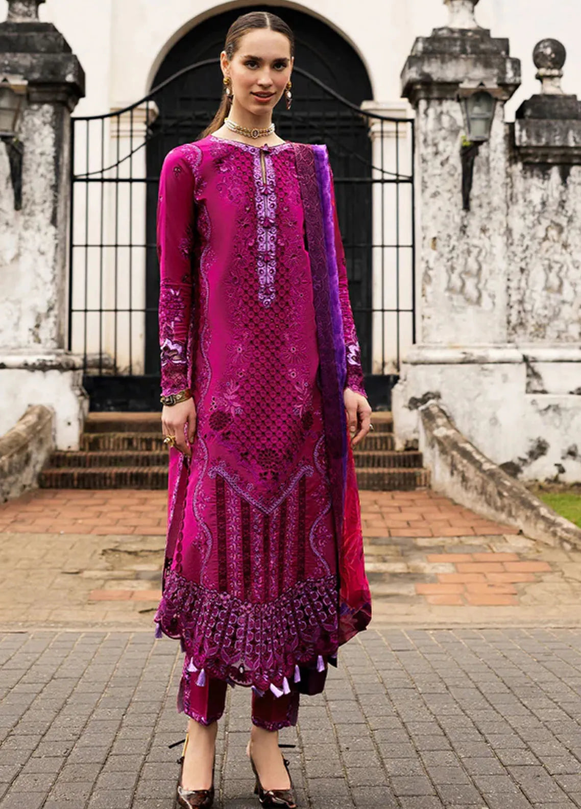 manaram-by-mushq-embroidered-lawn-suit-unstitched-3-piece-mq25ml-d-214-dreamy-whirl-summer-collection_1